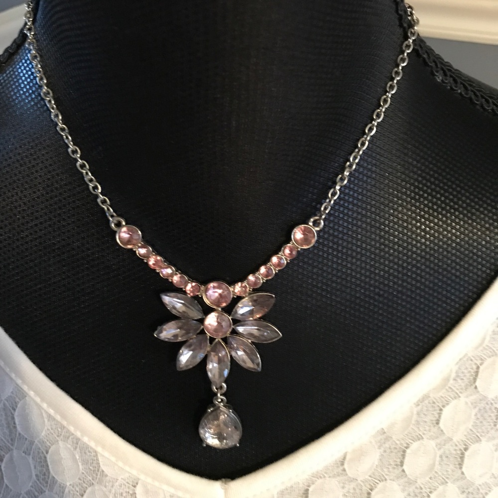 STATEMENT NECKLACE